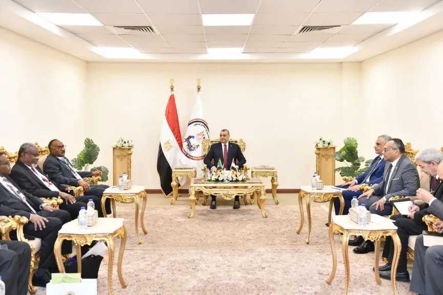 وزير الإنتاج الحربي يستقبل مدير عام منظومة الصناعات الدفاعية السودانية لمناقشة موضوعات التعاون ذات الاهتمام المشترك