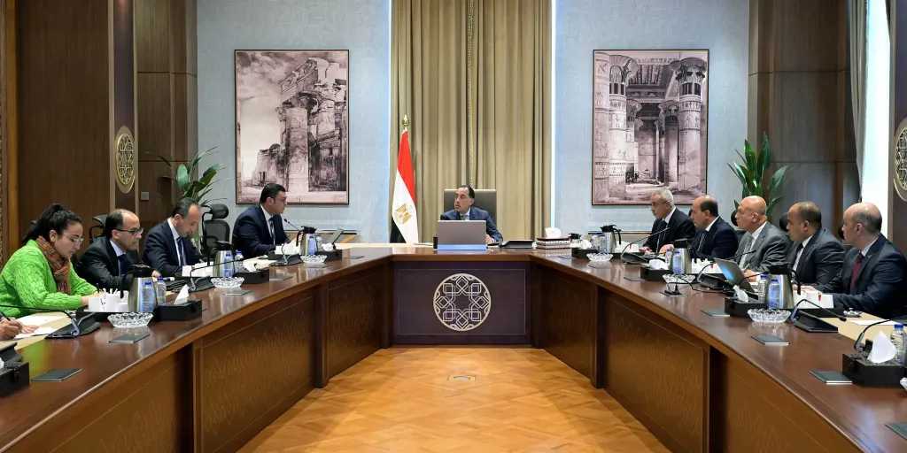 رئيس الوزراء يتابع أعمال تطوير ورفع كفاءة شبكة الطرق المؤدية إلى مطار الإسكندرية الدوليّ