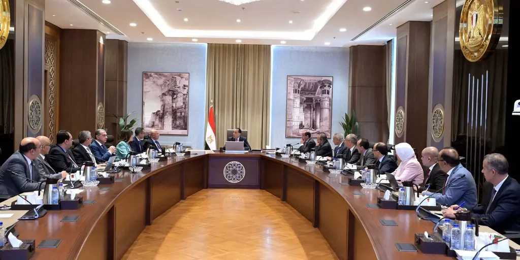 رئيس الوزراء يُتابع إجراءات منع تهريب السلع والبضائع في مختلف المنافذ