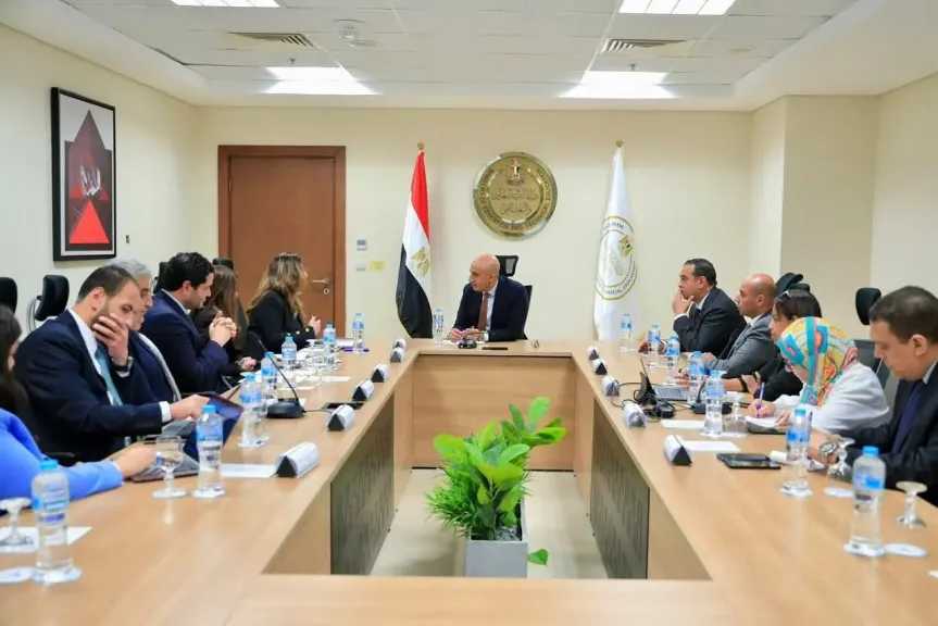 وفد غرفة التجارة الأمريكية يشيد بالجهود غير المسبوقة للقضاء على التحديات وتطوير المنظومة التعليمية