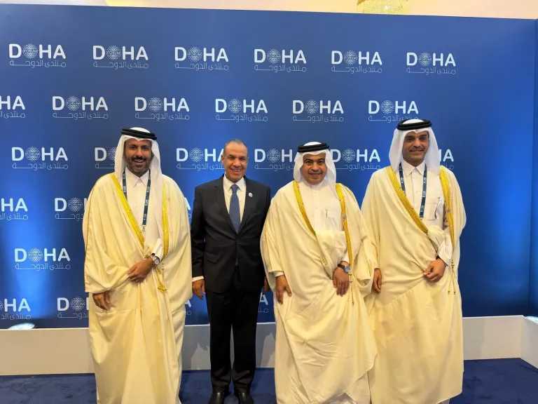 وزير الخارجية يلتقي وزراء المالية والتجارة والصناعة والمواصلات في دولة قطر