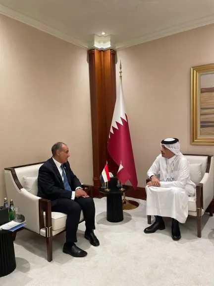 وزير الخارجية يلتقي رئيس مجلس الوزراء وزير الخارجية القطري في الدوحة