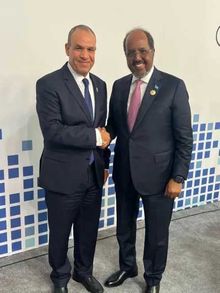 وزير الخارجية والهجرة يلتقي رئيس جمهورية الصومال الفيدرالية على هامش منتدى الدوحة