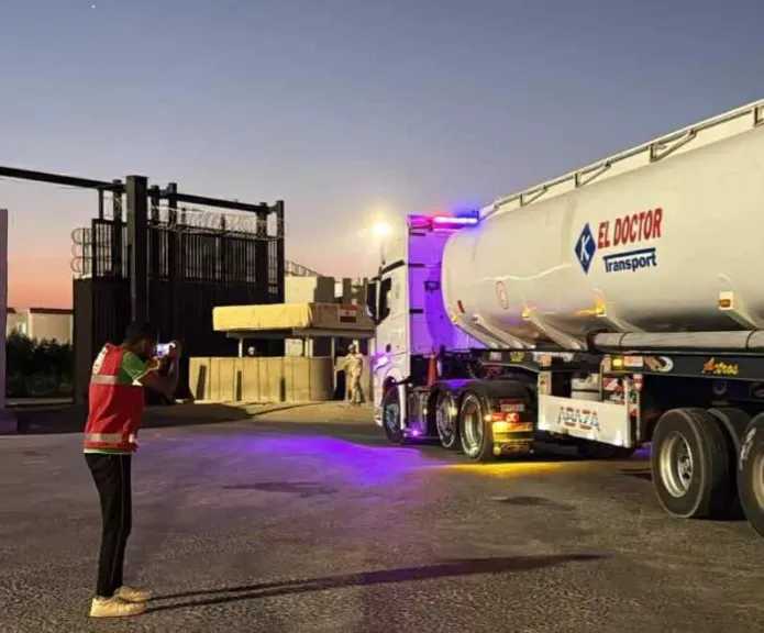 237 شاحنة مساعدات توجهت من معبر رفح البري إلى معبر كرم أبو سالم لتسليمها إلى الجانب الفلسطيني