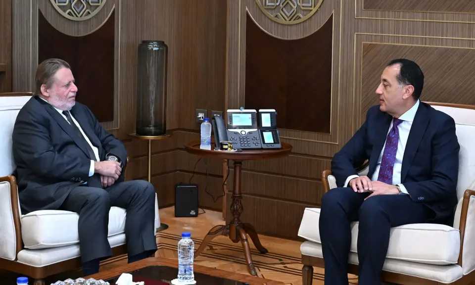 رئيس الوزراء يلتقي محافظ البنك المركزي لمتابعة جهود التنسيق المشترك في عدد من الملفات الاقتصادية