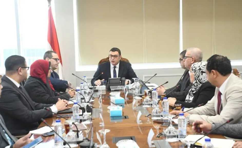 وزير الإسكان يتابع سير العمل بقطاع التخطيط والمشروعات بهيئة المجتمعات العمرانية