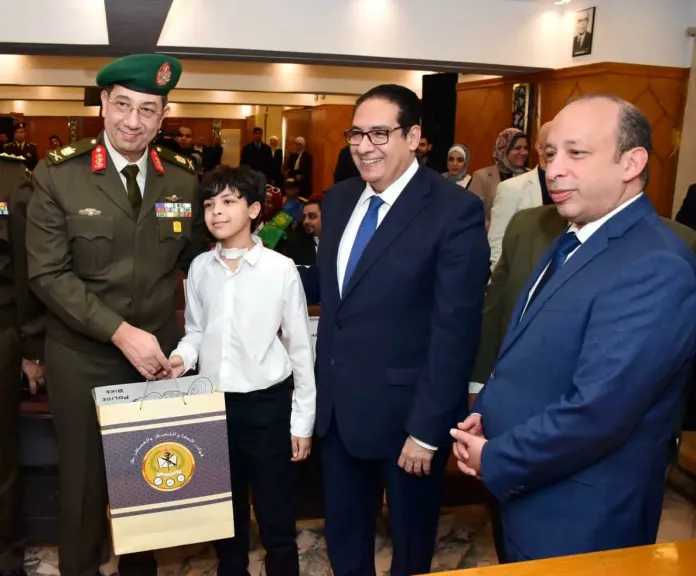 قوات الدفاع الشعبى والعسكرى تنظم زيارة لعدد من الطلاب لمستشفى أبو الريش للأطفال