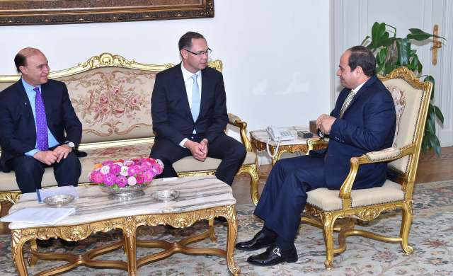 السيسي يجتمع برئيس ميرسك البحريه في حضور مميش