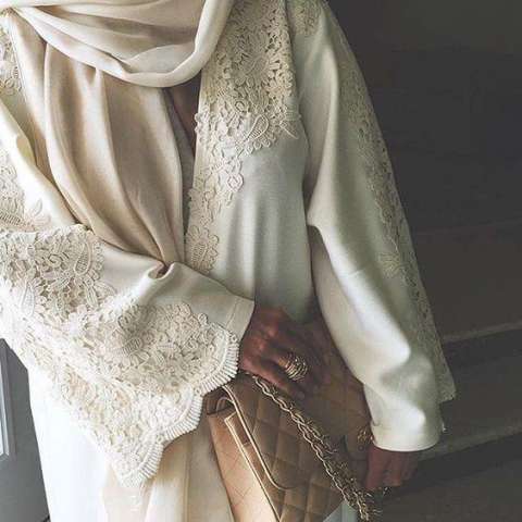 للمحجبات.. الألوان المخملية هي عنوانك للصيف القادم