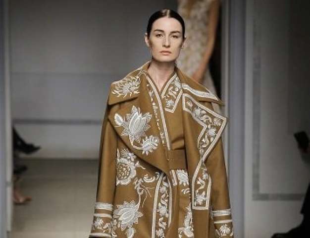 بالصور.. المجموعة الكاملة لدار أزياء «Erdem» فى لندن