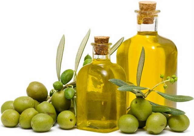 تعرفى على فوائد زيت الزيتون على البشرة