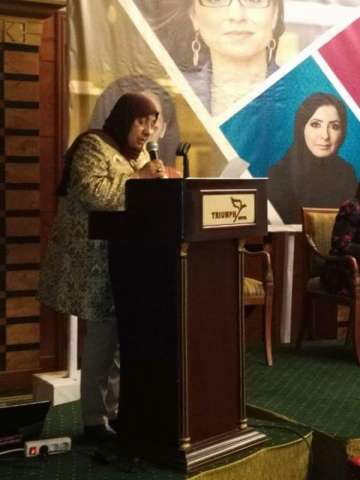 بالصور.. عميدة آداب جامعة الكويت تطالب بجمعية خيرية لسداد ديون الغارمات