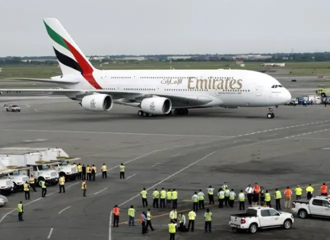 بعد حادث الطائرة المسيّرة.. استئناف تدريجي للرحلات في مطار دبي الدولي وتحويل بعضها إلى آل مكتوم