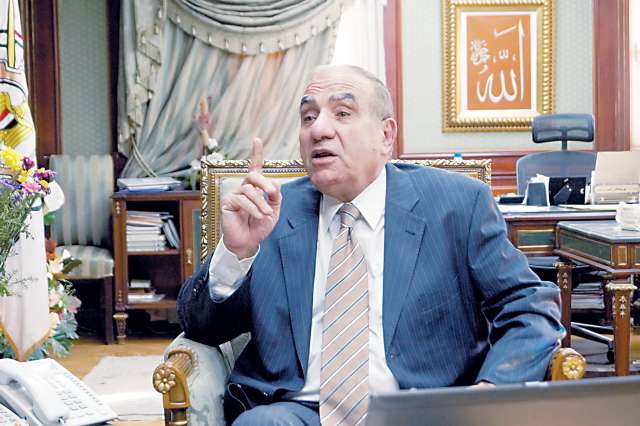 وزير التنمية المحلية لـ«الزمان»: ثقة الشعب فى «السيسي» تُنجح الإصلاح الاقتصادى