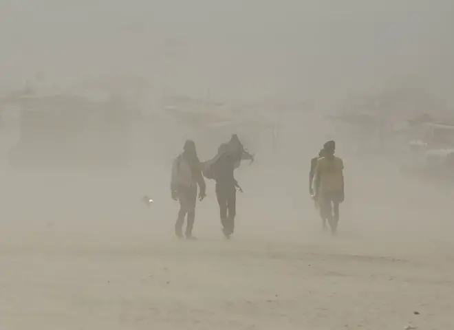 ارتدوا الكمامات.. الأرصاد تعلن بدء العواصف الترابية والأمطار على غرب البلاد