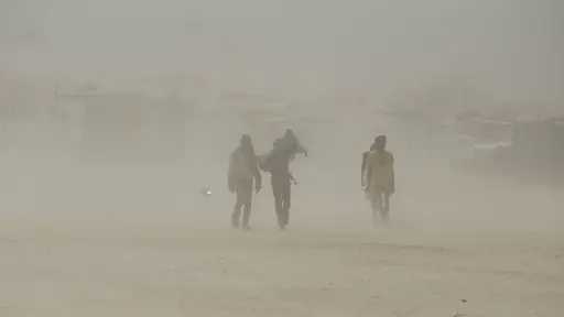 ارتدوا الكمامات.. الأرصاد تعلن بدء العواصف الترابية والأمطار على غرب البلاد