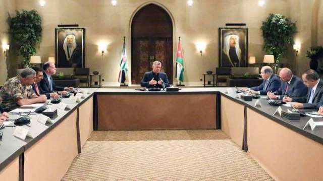 العاهل الأردني يدعو لحل «لا يرهق المواطنين» بشأن الضريبة
