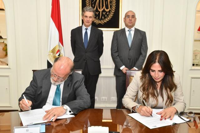 السفير البريطاني: نفخر بالتعاون مع الحكومة المصرية