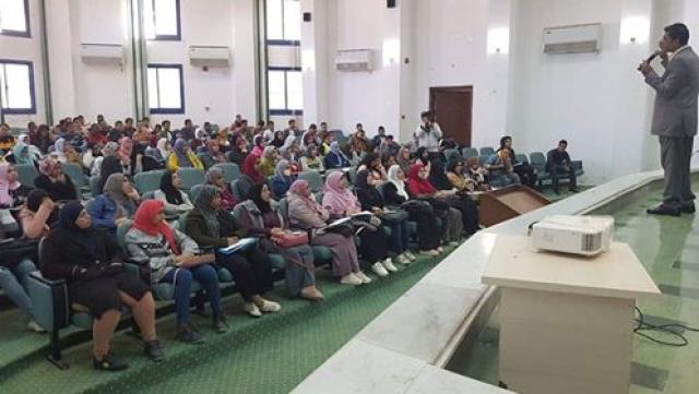الشباب والرياضة : إقبال 2000طالب وطالبة خلال اليوم الأول من القوافل التعليمية بمطروح