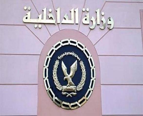 في لفتة إنسانية.. ظابط يدفع إيجار لغير قادر وينقذه من المساءلة القانونية