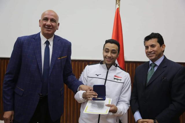 وزير الرياضة يكرم منتخب ناشئي الكرة الطائرة
