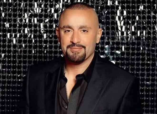 أول تعليق من النجم أحمد السقا بعد حذف الفيديو الخاص بدعم محمد صلاح