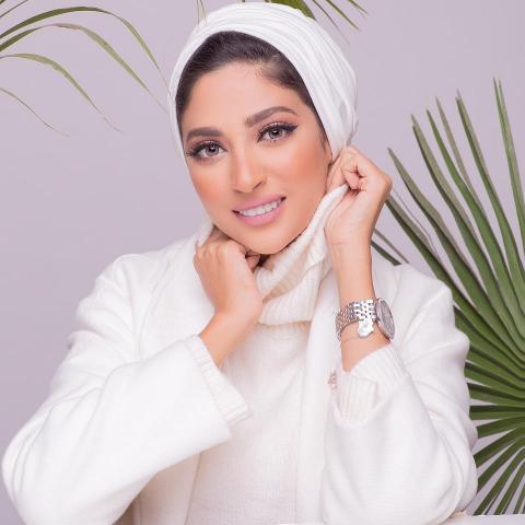 خبيرة تجميل تكشف موضة ألوان الميكب لربيع 2021