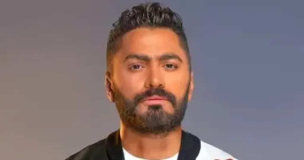 وليد منصور يطمئن الجمهور: ”تامر حسني بخير.. وحفل جامعة بدر في موعده”