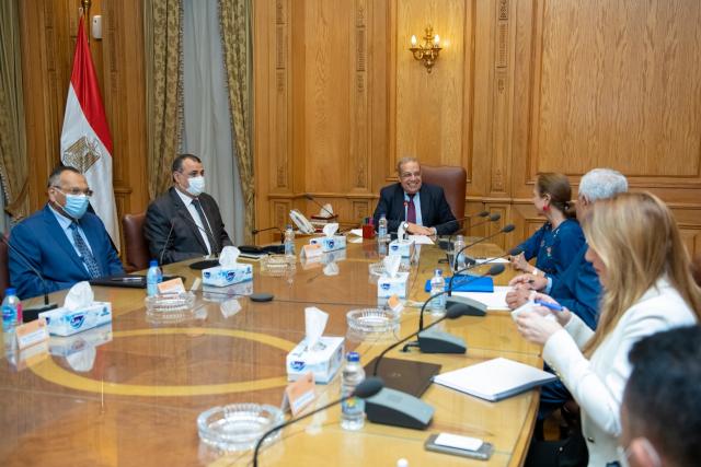 وزير الإنتاج الحربي يبحث مع سفيرة كولومبيا تعزيز العلاقات الاقتصادية والاستثمارية