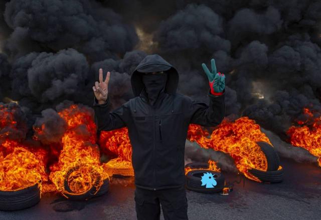 العراق يواجه عواصف الفوضى والانهيار