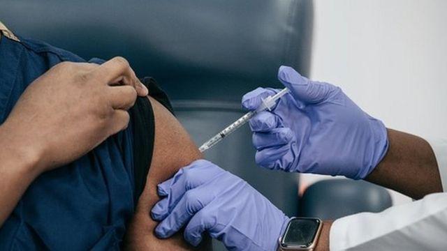مصر تقترب من تطعيم نصف عدد مواطنيها بلقاح كورونا