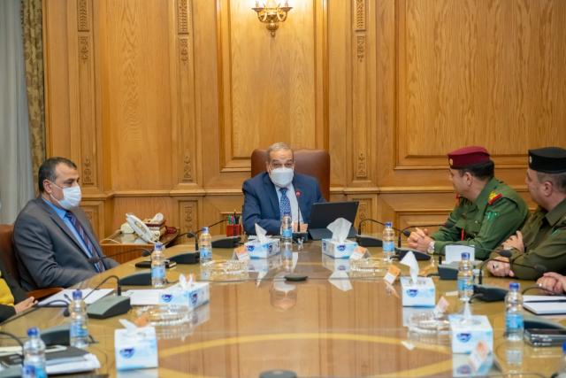 وزير الإنتاج الحربي يلتقي وفد «الداخلية» و«الصناعة والمعادن» العراقية لمناقشة أوجه التعاون المشترك