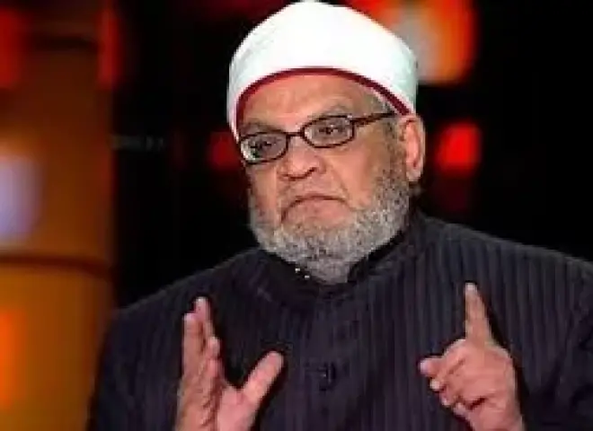 الدكتور أحمد كريمة يوضح: هل يجوز للأب إخراج زكاة الفطر عن أبنائه المتزوجين؟