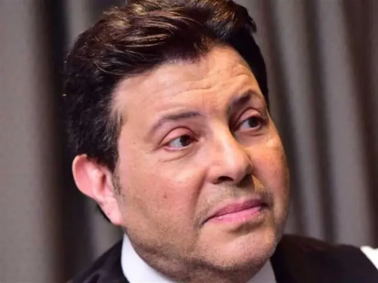 هاني شاكر يُجري جراحة بالعمود الفقري ويستكمل العلاج بالمنزل