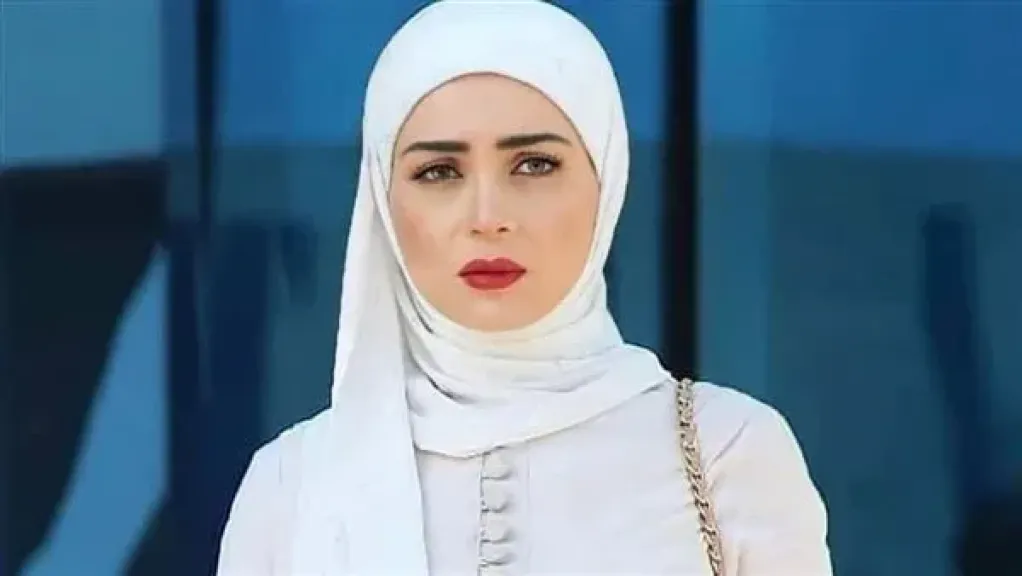 مي عز الدين تطمئن جمهورها على حالتها الصحية