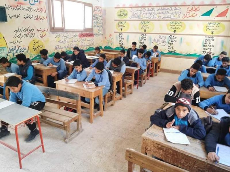 طلاب صفوف النقل يبدأون امتحانات مارس.. والتعليم: تقام في جزء من الحصة