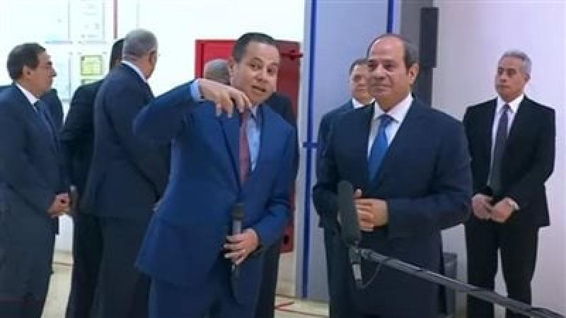 السيسي يتفقد مصنع الشرقية للسكر