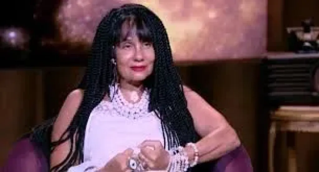 «عمرها ما اشترت ملابس جاهزة».. سحر رامي: بصمم وأخيط كل ملابسي بنفسي