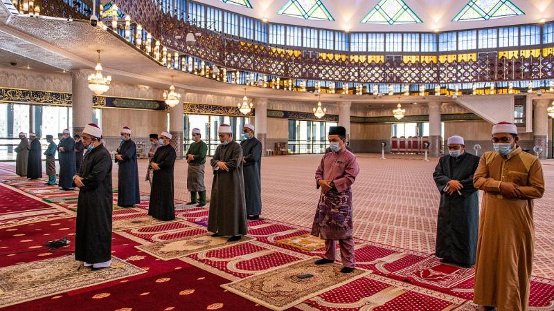 أمانة العامل والصانع وإتقانهما.. موضوع خطبة الجمعة اليوم