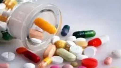 الصحة تحذر من الإفراط في استخدام المضادات الحيوية لهذه الأسباب