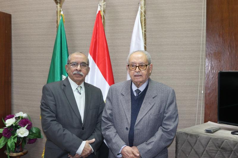 أمين عام ”الأطباء العرب” يستقبل أمين عام مجمع اللغة العربية بالقاهرة