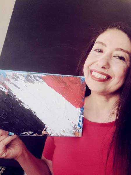 ”من وراء العلم”.. فن مصرى حديث للدكتورة وفاء ياديس لدعم الشعب المصرى ضد تهديدات الحرب