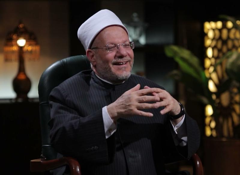 شوقي علام: من يفتي بعدم جواز التبرع بالزكاة لحياة كريمة فقد أخطأ المنهج