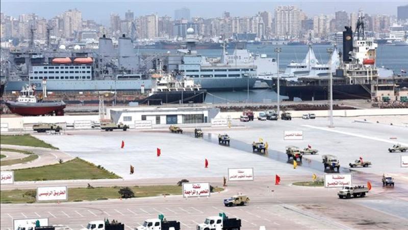 أظهرت الاستعداد القتالي.. رئيس الأركان يتفقد أحد الأنشطة التدريبية للقوات البحرية