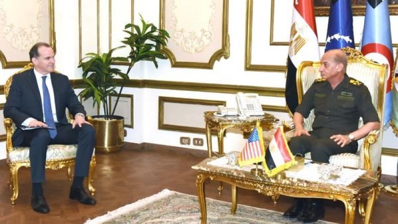 وزير الدفاع يلتقي منسق الشرق الأوسط وشمال إفريقيا لمجلس الأمن القومي الأمريكي