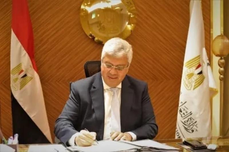 رئيس جامعة طنطا يهنىء الدكتور أيمن عاشور لتجديد الثقة وزيرًا للتعليم العالي