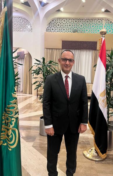 خبير اقتصادي يكشف الأسباب وراء تقلبات الأسواق العالمية.. هل هي أزمة اقتصادية جديدة؟!