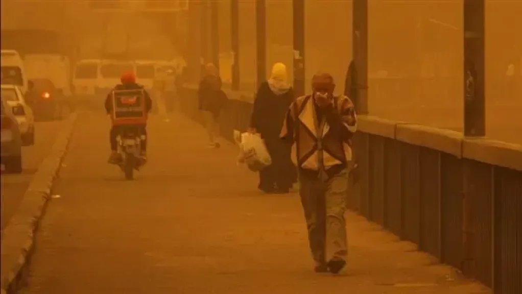 نصائح مهمة من الأرصاد لفئات من المواطنين بسبب الأتربة وانخفاض الرؤية