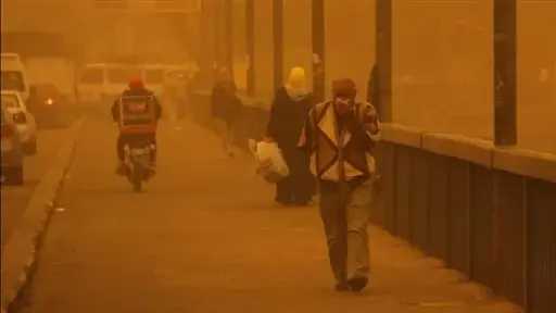 نصائح مهمة من الأرصاد لفئات من المواطنين بسبب الأتربة وانخفاض الرؤية