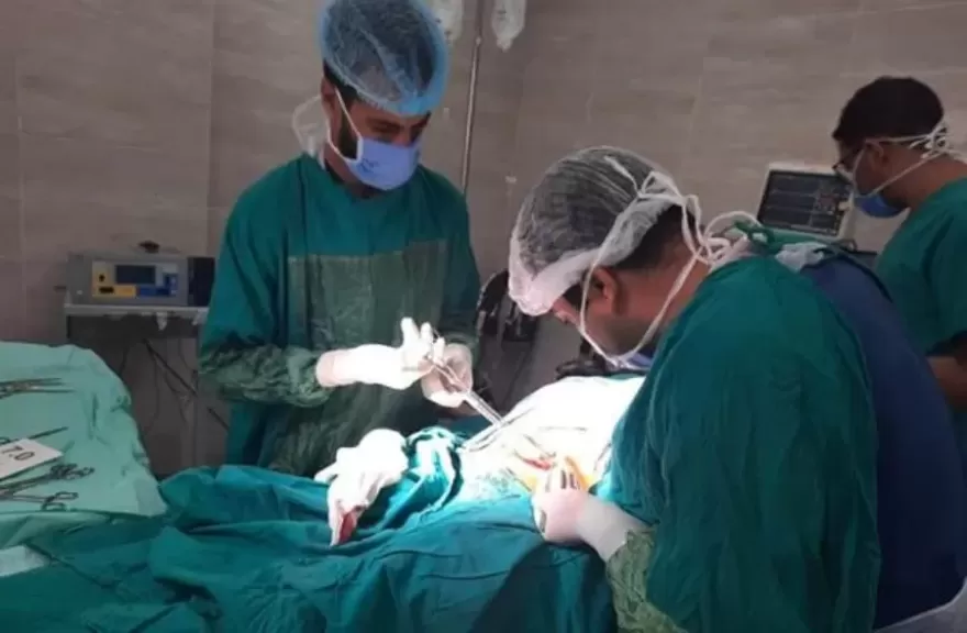 في سابقة طبية نادرة.. فريق طبي بمستشفى العريش ينجح بإجراء ولادة لجنين مكتمل خارج الرحم